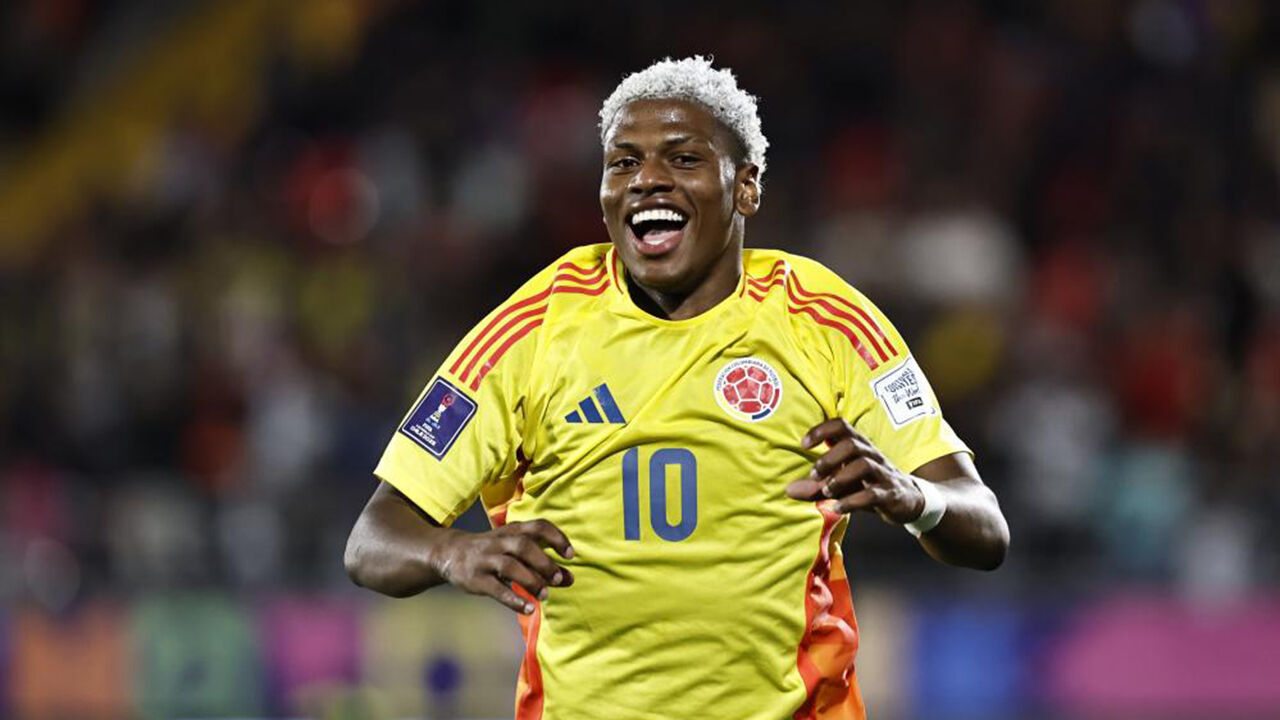 Óscar Perea festeja golo pela Colômbia contra a Arábia Saudita no Mundial sub-20, no Chile