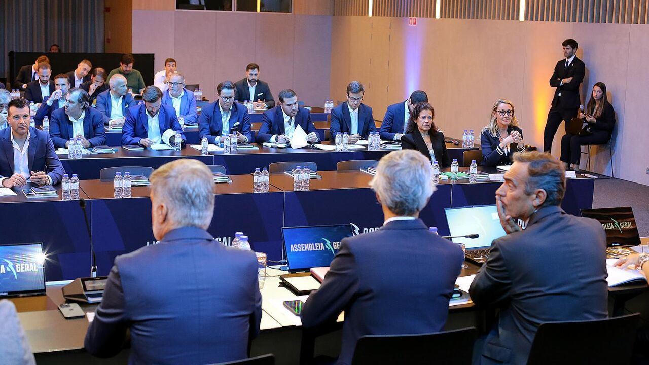 Liga aprova orçamento recorde para 2025/26, com FC Porto e Ac. Viseu a absterem-se.
