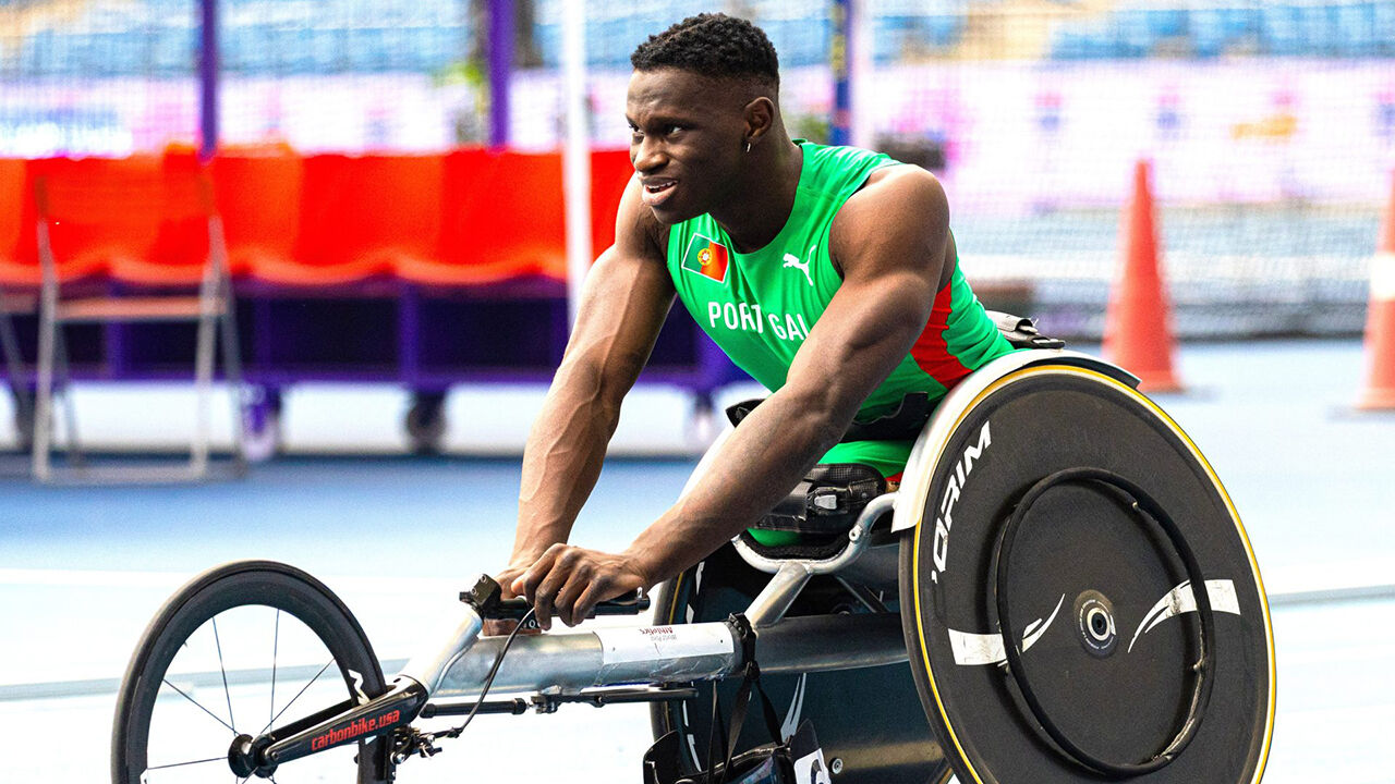 Mamudo Baldé foi quinto nos 400 metros T54 dos Mundiais de atletismo adaptado em Nova Deli