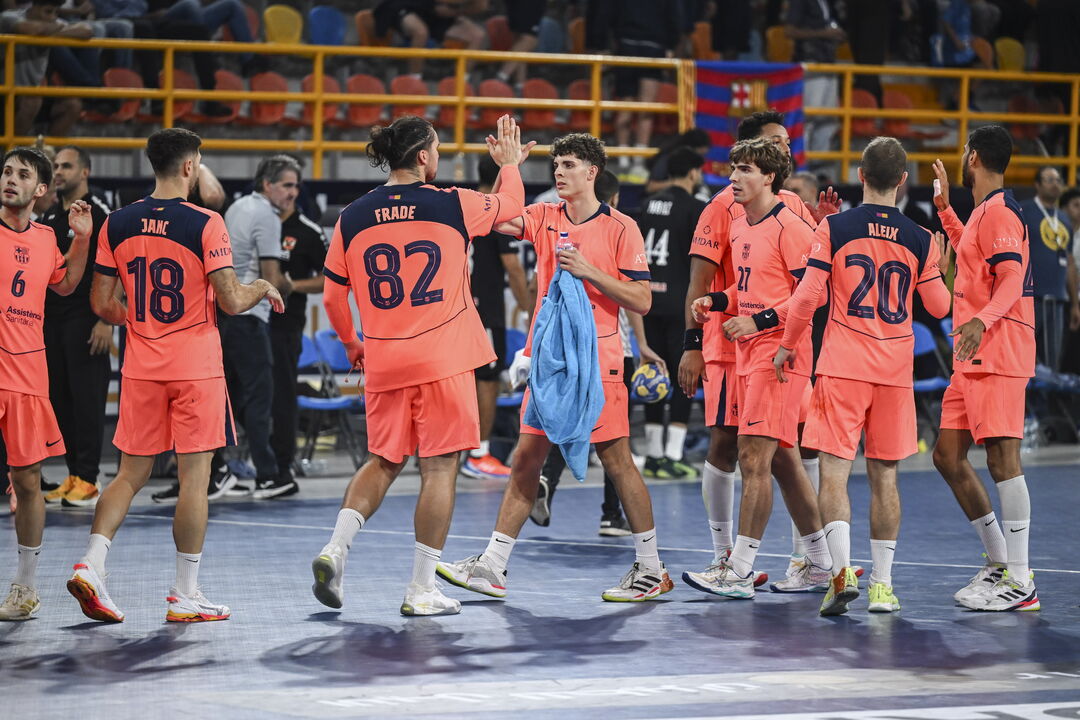 Luís Frade joga pelo Barcelona na final do Mundial de Clubes