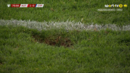 Jogo Áustria-Chipre interrompido devido a buraco no relvado.

