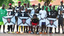 Renato Nhaga com jovens numa academia em Bissau 