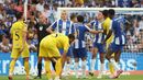 Nehuén Pérez lesiona-se após entrar no jogo e sai de maca