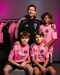 Messi junta-se a jovens atletas do Inter Miami com equipamentos personalizados