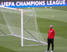 José Mourinho no Estádio da Luz durante jogo da Liga dos Campeões