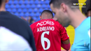 Insólito: choque entre Adriano e André Gomes no regresso ao relvado atrasou recomeço do Santa Clara-Alverca