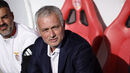 Mourinho no banco do Benfica durante o jogo com o AVS SAD