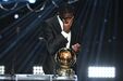 Dembélé não conseguiu conter as lágrimas após vencer a Bola de Ouro