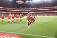Momento de muita emoção: jogadores do Benfica homenageiam Gullit, Rita e Tino antes do jogo com o Rio Ave