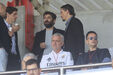 Mourinho com Mário Branco a assistir ao Benfica B-Torreense