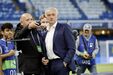 Do cumprimento a velhos amigos ao reencontro com os adeptos: as imagens do regresso de Mourinho a Stamford Bridge