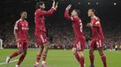 Jogadores do Liverpool celebram no jogo contra o Atlético de Madrid