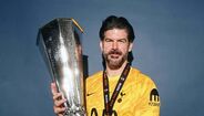 Fraser Forster (guarda-redes, 37) - 1 M€