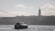 Novo CUPRA Terramar testado em água no rio Tejo, Lisboa