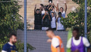 Loucura por Cristiano Ronaldo no treino da Seleção Nacional em Erevan, na Arménia 