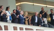  José Mourinho ovacionado pelos adeptos do FC Porto no regresso ao Estádio do Dragão