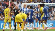 Nehuén Pérez lesiona-se após entrar no jogo e sai de maca