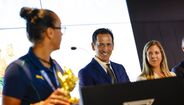 Pedro Proença com a seleção feminina de futebol de praia, campeã europeia, na Cidade do Futebol