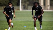 Paulo Simão (irmão de Rafael Leão) à direita