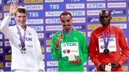 Isaac Nader com os outros medalhados no pódio