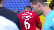 Insólito: choque entre Adriano e André Gomes no regresso ao relvado atrasou recomeço do Santa Clara-Alverca