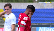 Insólito: choque entre Adriano e André Gomes no regresso ao relvado atrasou recomeço do Santa Clara-Alverca