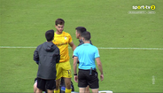 Insólito: choque entre Adriano e André Gomes no regresso ao relvado atrasou recomeço do Santa Clara-Alverca