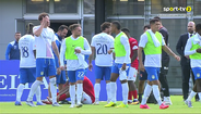 Insólito: choque entre Adriano e André Gomes no regresso ao relvado atrasou recomeço do Santa Clara-Alverca