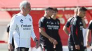 José Mourinho no treino do Benfica