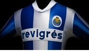 Camisola retro apresentada pelo FC Porto