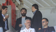 Mourinho com Mário Branco a assistir ao Benfica B-Torreense