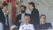 Mourinho com Mário Branco a assistir ao Benfica B-Torreense