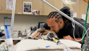 Hamilton com Roscoe no hospital