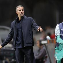 <![CDATA[ Van Persie deixa comando técnico do Feyenoord ao f
