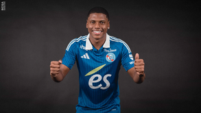 Óscar Perea reforça ataque do AVS SAD
