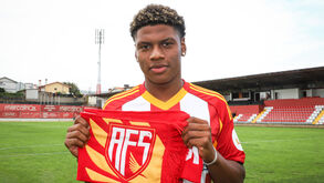 Oscar Perea é reforço do AVS SAD