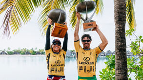 Yago Dora e Molly Picklum sagram-se campeões mundiais de surf