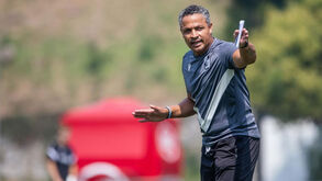 Leonel Olímpio integra equipa técnica do V. Guimarães