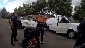 Homem é detido por conduzir carrinha roubada mas pede para “acabar de fumar o cigarro” 