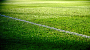 O caso que está a chocar o futebol italiano: homem invade campo e agride criança de 13 anos