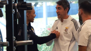 Penteado de Bah valeu comentário de Bruno Lage