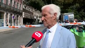 «Já estava destinado...»: morador circula no Elevador da Glória praticamente todos os dias