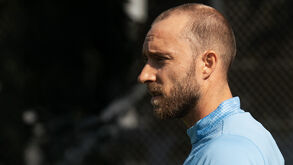 Christian Eriksen treina com o Malmö enquanto espera para definir futuro