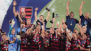 Treinador dos Sub-20 do Flamengo aplaude 