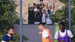 Treino de Portugal em Erevan com todos disponíveis na 'loucura' por Cristiano Ronaldo