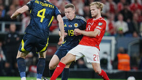 Jogo entre Dinamarca e Escócia, para a qualificação do Mundial'2026