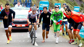 João Almeida vence icónica etapa do Angliru na Vuelta após uma prestação fenomenal