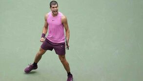 Carlos Alcaraz elimina Djokovic e apura-se para final do US Open