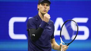 Jannik Sinner vence Felix Auger-Aliassime e marca encontro com Alcaraz na final do US Open