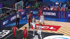 Afundanço brutal de Neemias: 'voou' por cima de dois alemães e finalizou alley oop